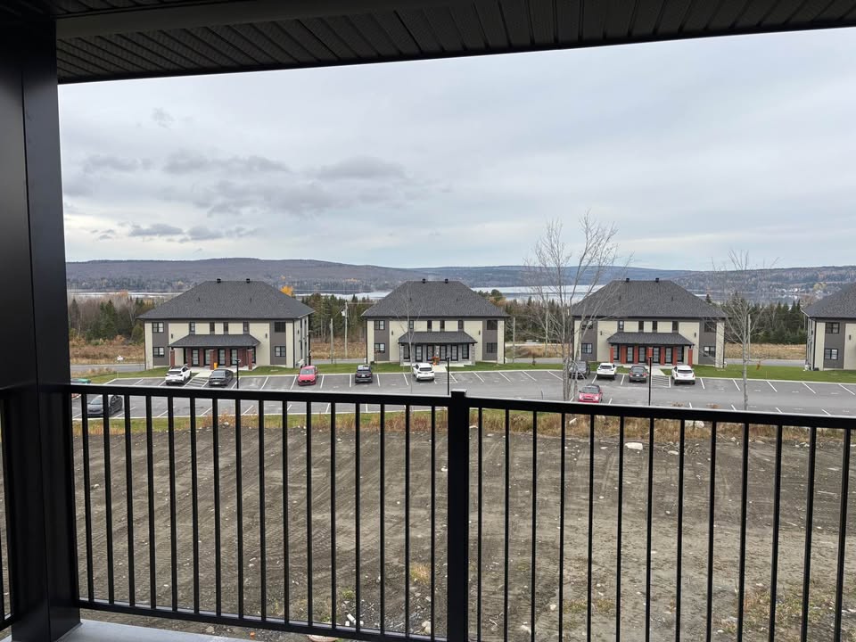 Vue du balcon dans un appartement de l'immeuble L'Horizon.