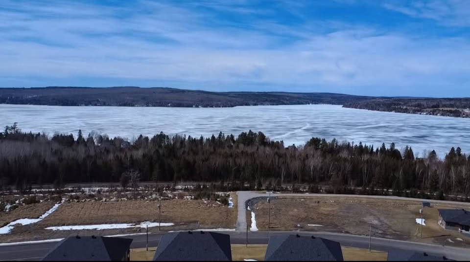 Vue sur le Lac-Mégantic depuis un appartement de l'immeuble L'Horizon.